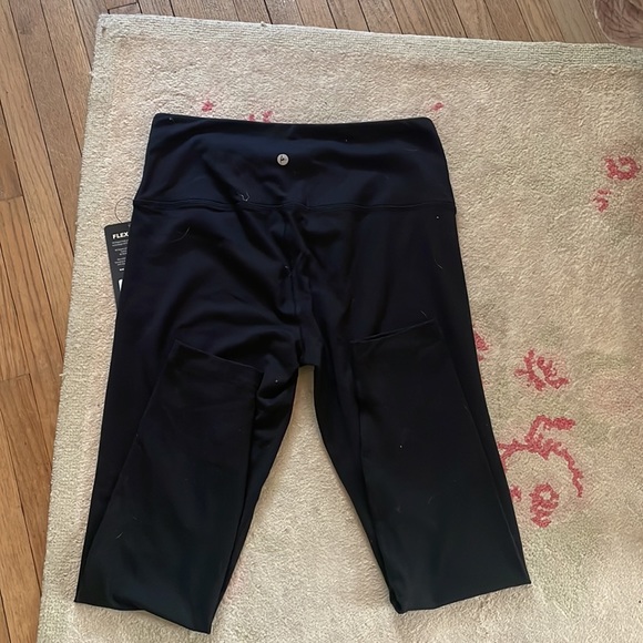 NWT 90 Degree by reflex black leggings in size medium - Picture 5 of 7